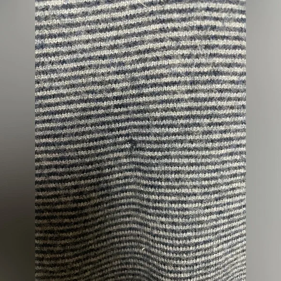 Barbour XL 100% Wool Navy and Gray Striped Sweater - Picture 8 of 8